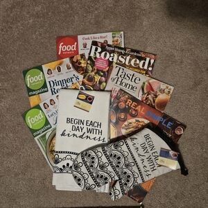 Inspirational Kitchen Towel Set (NWT) - Black and White With 6 Cooking Magazines